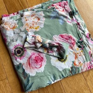 Posh Peanut swaddle and bow set